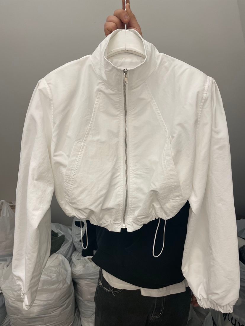 เสื้อกันแดดน่าสวมใส่สำหรับผู้หญิง แบบคอตั้ง มีเชือกลากริมเสื้อและแขนพอง