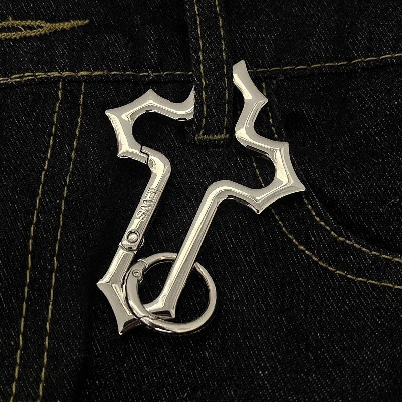 ออกแบบสังกะสีกลวงข้ามพวงกุญแจจี้อุปกรณ์เอว