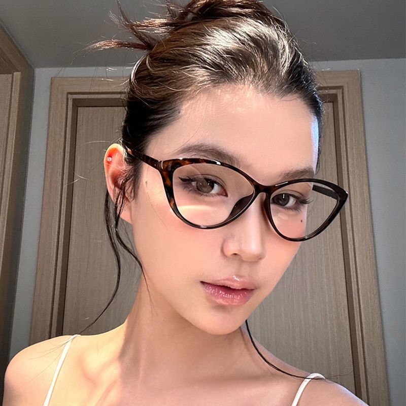 Shanmieleng Tortoiseshell Cat Eye แว่นตากลางวันสำหรับผู้หญิง กรอบเบาและพิมพ์เสือดาว เหมาะสำหรับใบหน้าเหลี่ยมและกลม