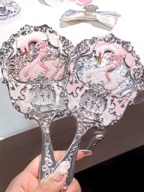 ❤ กล่องเครื่องสำอาง Swan Ballet Series ของ Flower Know พร้อมกระจกสำหรับแต่งหน้า แปรงรองพื้น แปร