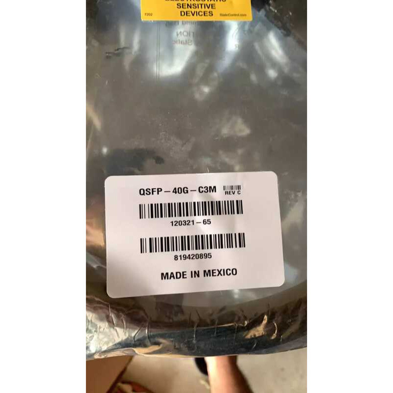 ผลิตใน MEXICO QSFP-40G-C3M 3米40G ถึง QSFP+ DAC