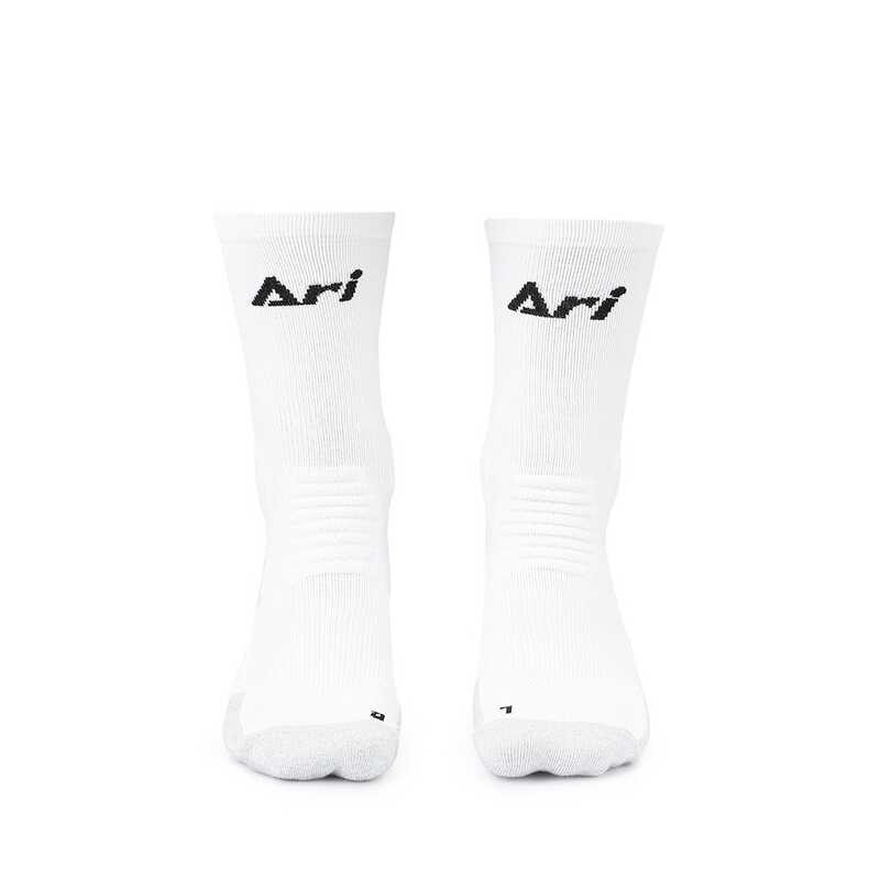ARI ELITE FOOTBALL CREW SOCKS ถุงเท้าครึ่งเเข้ง อาริ พรีเมี่ยม