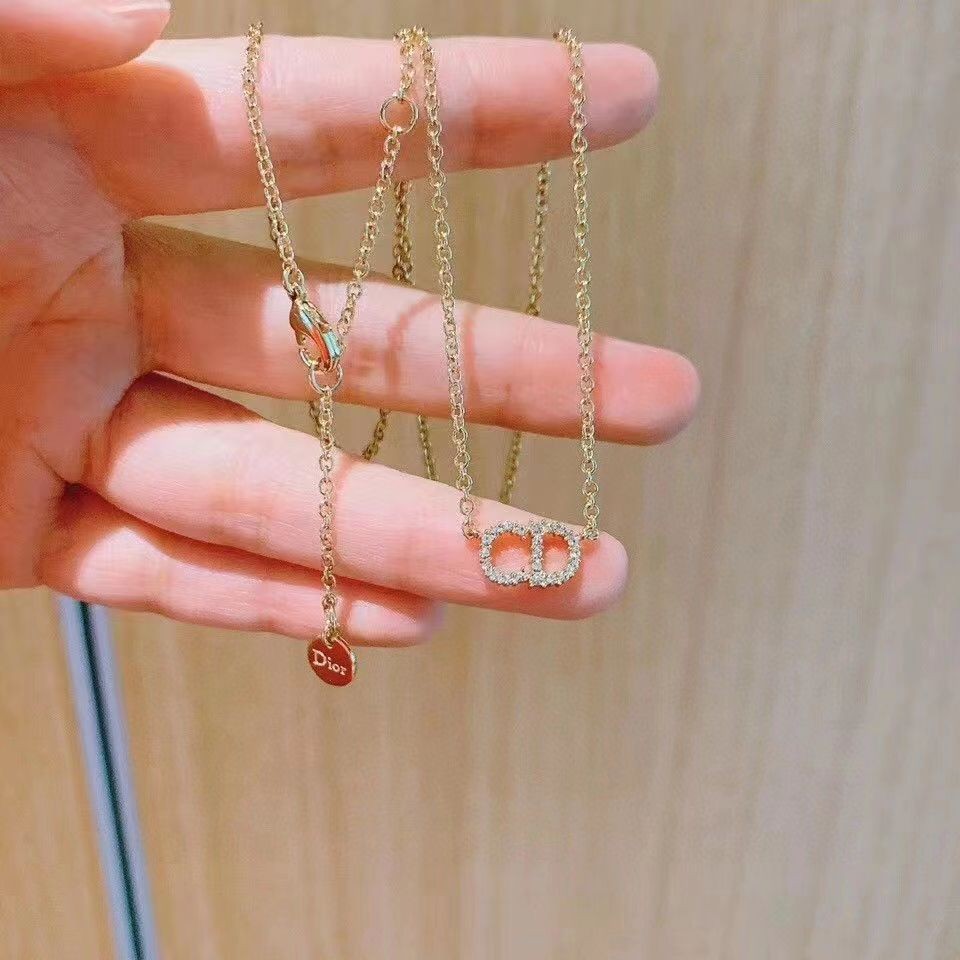 DIOR สร ้ อยคอสินค ้ าใหม ่ ตัวอักษรเพชรคุณภาพสูง s925 โซ ่ กระดูกไหปลาร ้ าเงินสเตอร ์ ลิง