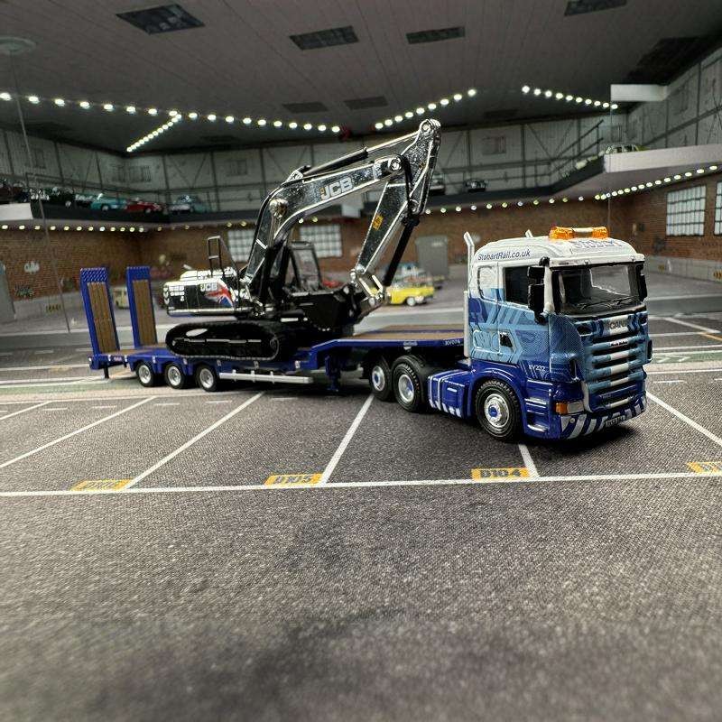 คลังสินค้าพร้อม OXFORD Excavator JCB Silver-Plated Scania Semi-Trailerรถรุ่นจําลอง 1: 76 Out of Prin