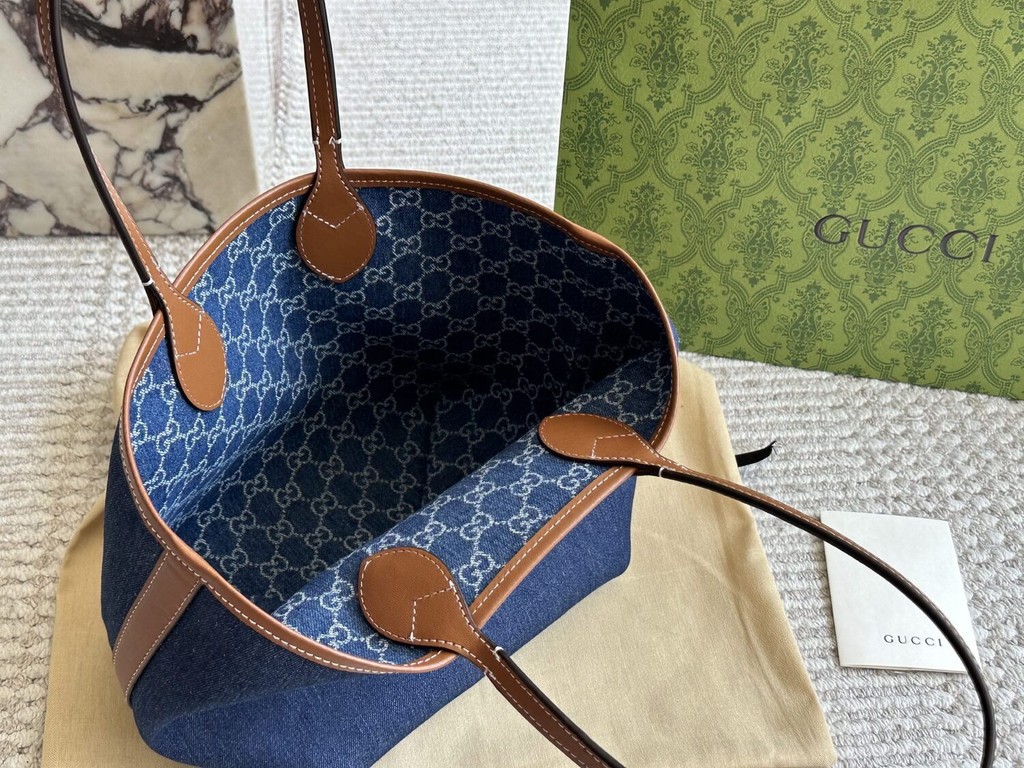 < Yuyu Ready Stock > Classic Double-Sided tote Bag Fashion tote Bag Casual Handbag Handbag with Box Size 22 * 21cm