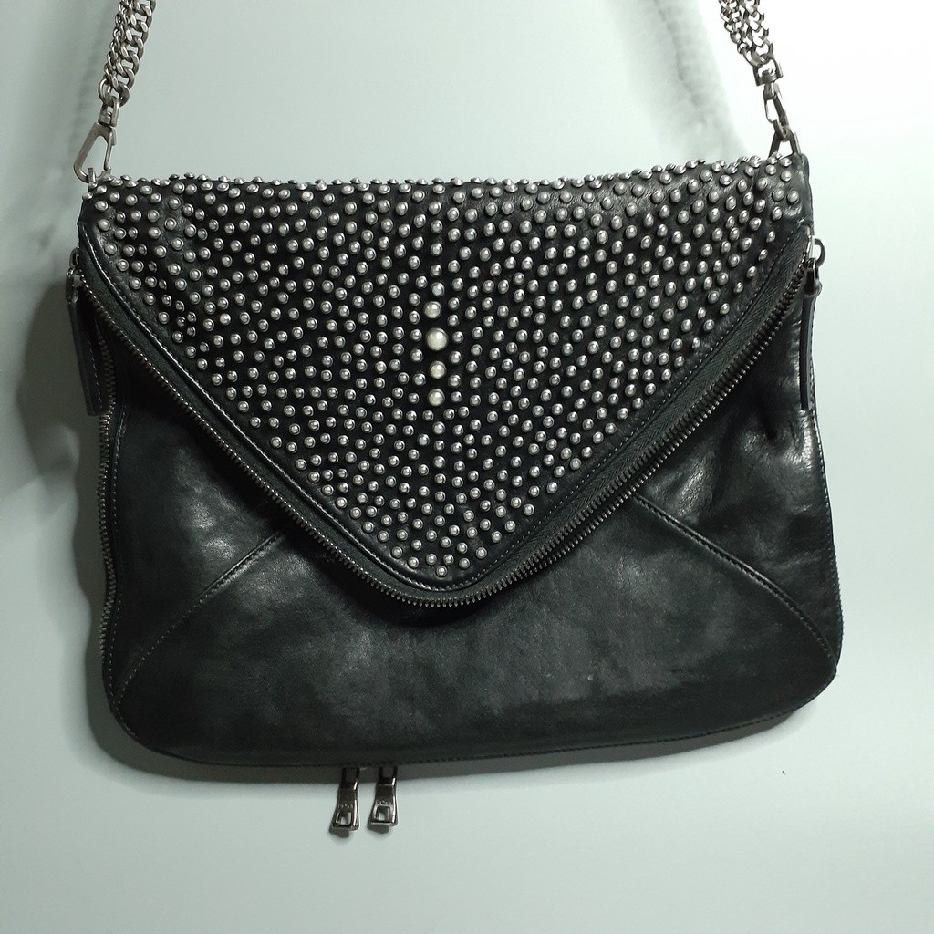 ♞,♘Boyy medium slash bag กระเป๋ามือสอง ของแท้ 100% ไม่มีตำหนิ สาวๆ ต้องมีไว้ซักใบ eyru