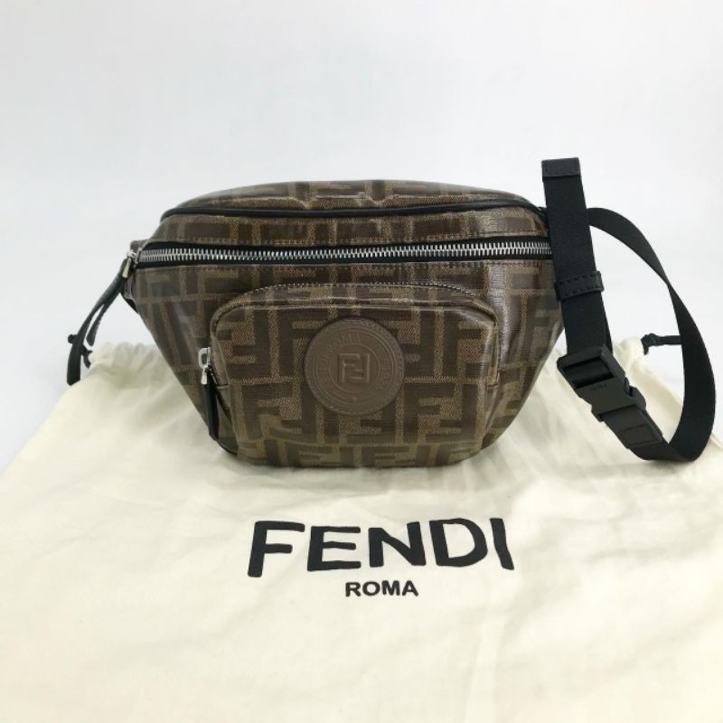 กระเป๋าคาดอก (Very Good) Fendi Belt Bag  สีคลาสสิคของแบรนด์เลยรอเช็คสต๊อก