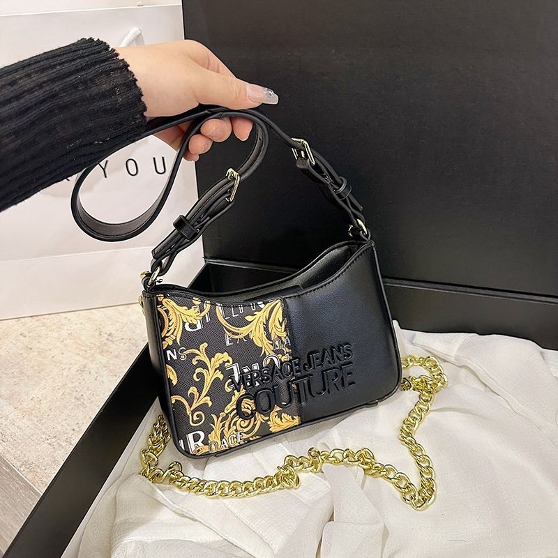 Versace High-end Bag 2024 กระเป๋าผู้หญิง New Niche Underarm กระเป๋าสะพายไหล่แฟชั่นและอเนกประสงค์กลิ่