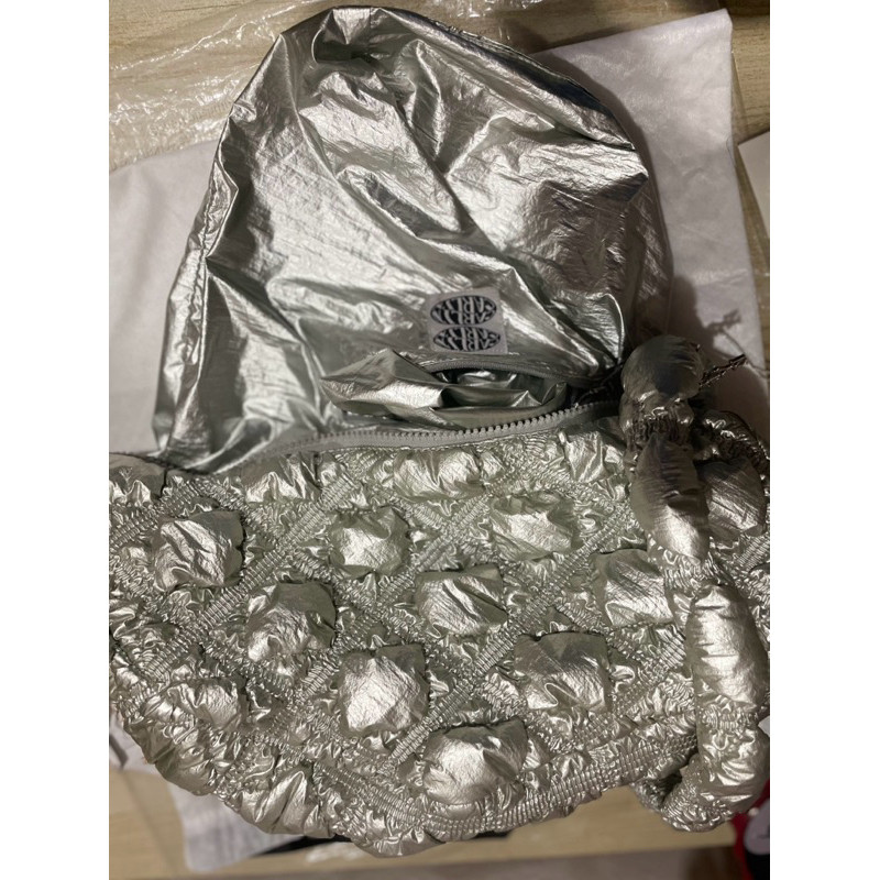 ♞,♘ของแท้ Carlyn cozy bag สี glaze silver size M uie