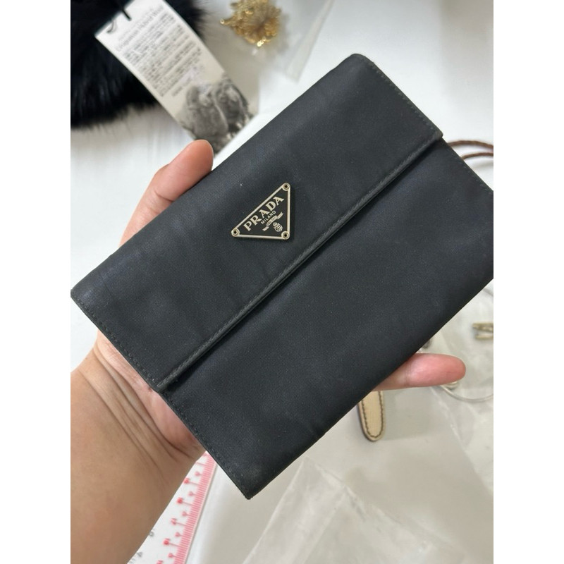 กระเป๋าสตางค์ prada vintage