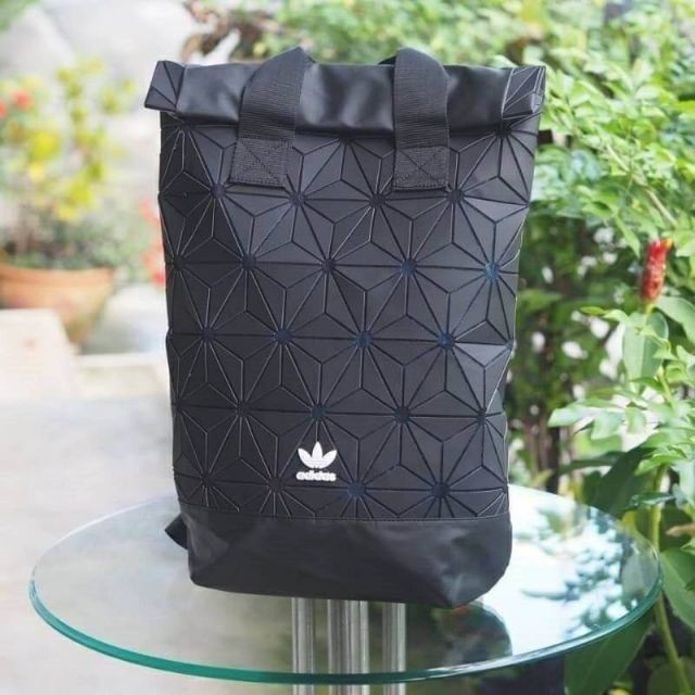 ♞,♘,♙Adidas 3D Roll Top Backpack
กระเป๋าเป้สะพายหลัง 18" ert