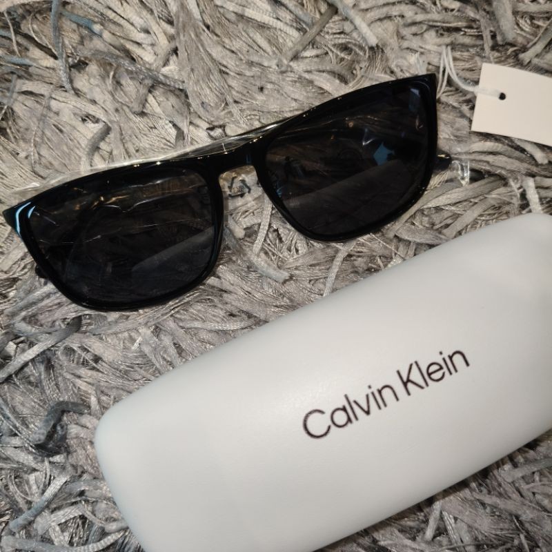 แว่นตากันแดด calvin klein ของแท้
