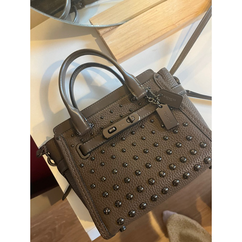 ส่งต่อ Coach Swagger 20