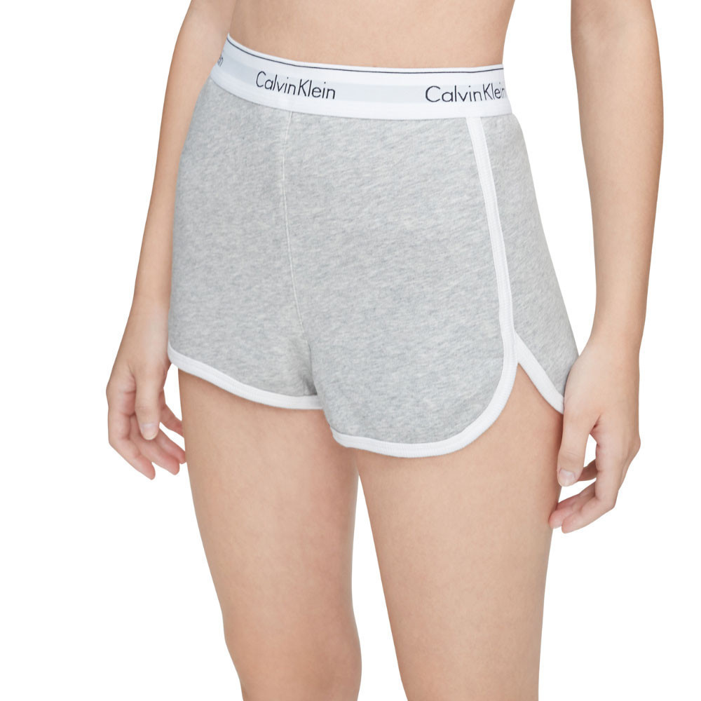 CALVIN KLEIN กางเกงนอนขาสั้นผู้หญิง Modern Cotton รุ่น QS5982 020 ทรง Sleep Shorts - สีเทา