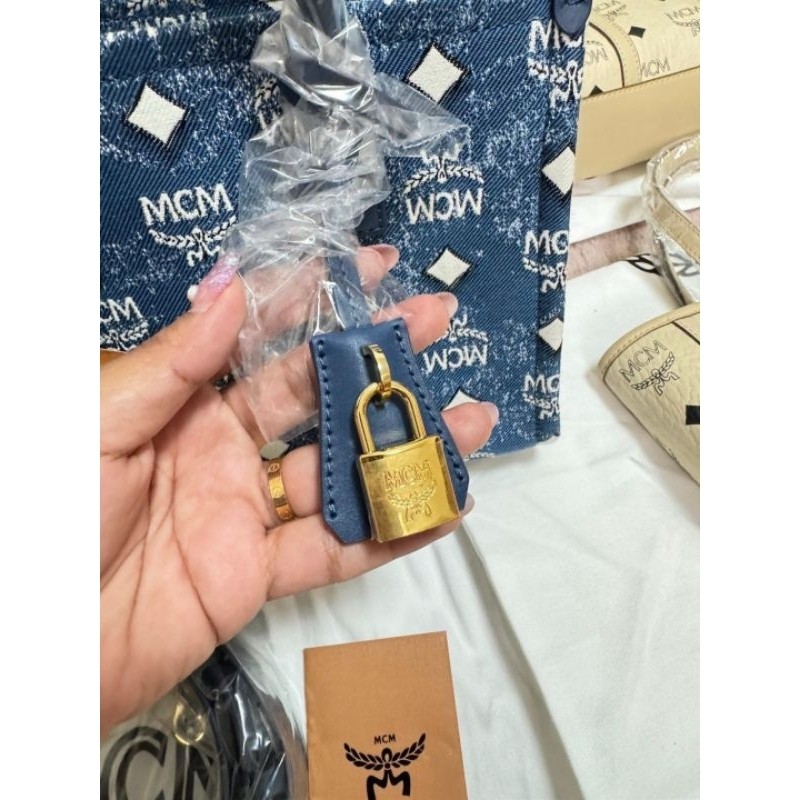 กระเป๋ารุ่นใหม่ล่าสุด สวยมากก New #MCM  BAG   ผ้ายีนส์เดฟยิมส์รอเช็คสต๊อกก่อน
