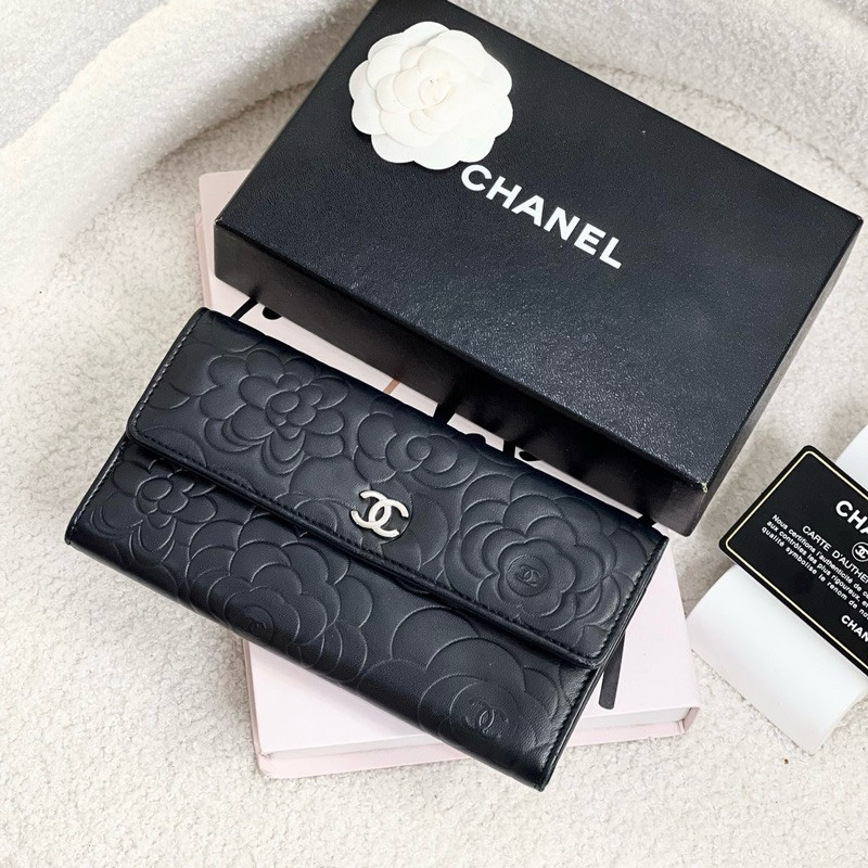 Very good con️ Chanel sarah long wallet holo 16 สีดำ อะไหล่เงิน สภาพสวย ขอบมุมดี