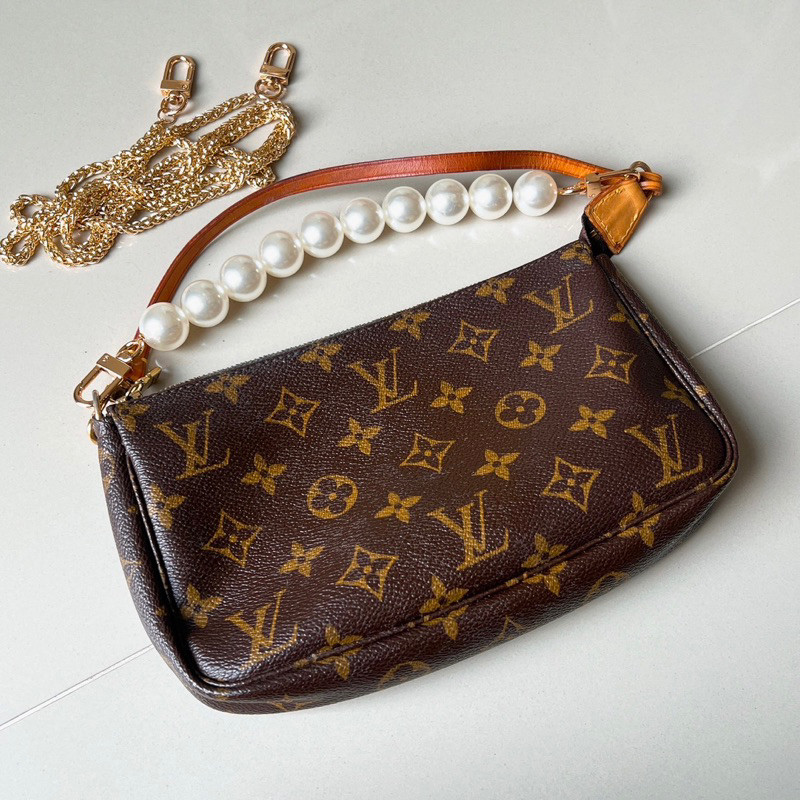 Lv Pochette มือสองของแท้ค่ะ (รบกวนทั่กแชทก่อนสั่งค่ะ)