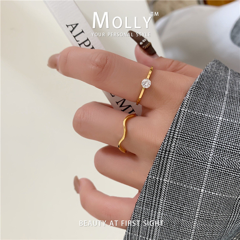 แหวนสายคลื่นสแตนเลสสําหรับผู้หญิง,ไม่ซีดจาง 18K ชุบทอง Hypoallergenic Non Tarnish แหวนแฟชั่นสไตล์มินิมอล