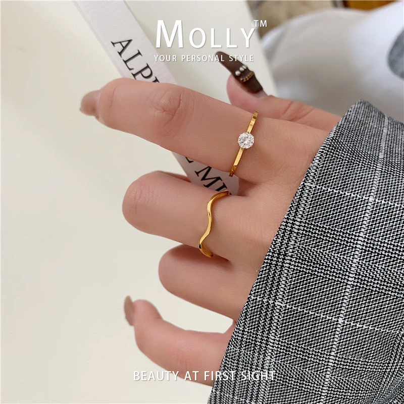แหวนสายคลื่นสแตนเลสสําหรับผู้หญิง,ไม่ซีดจาง 18K ชุบทอง Hypoallergenic Non Tarnish แหวนแฟชั่นสไตล์มินิมอล