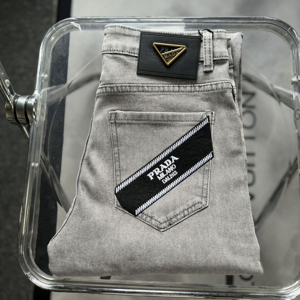 Prada High Luxury ฤดูใบไม้ผลิและฤดูร้อนใหม่ Casual Simple ยุโรป High-end แบรนด์อินเทรนด์หัตถกรรมล้างยุโรปยืดหยุ่น Slim