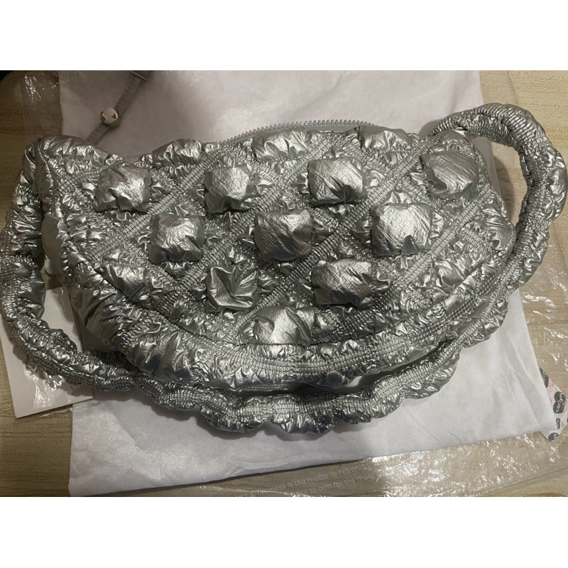 ♞,♘ของแท้ Carlyn cozy bag สี glaze silver size M frg