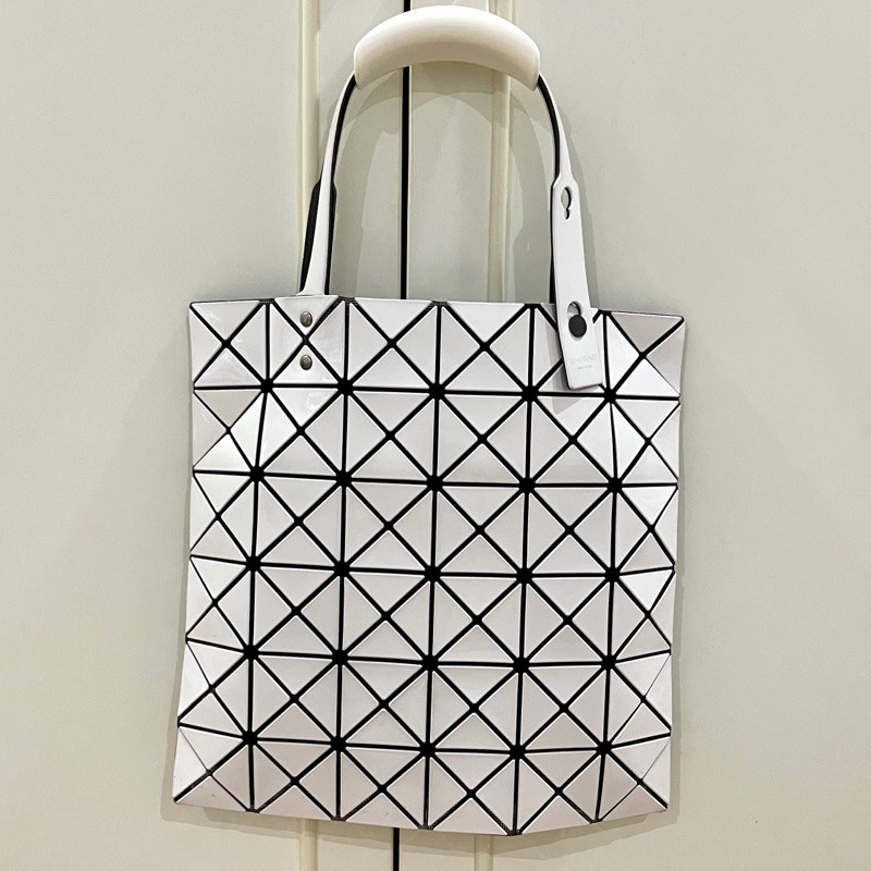 ♞กระเป๋า BAO BAO ISSEY MIYAKE 6x6 มือสอง แท้ % ออกช้อปญี่ปุ่น uie