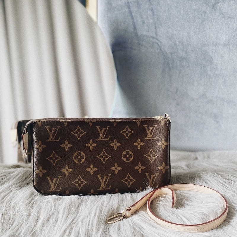 New!! Louis Vuitton LV pochette หลุยส์พอช ของแท้ พร้อมสำเนาใบเสร็จ