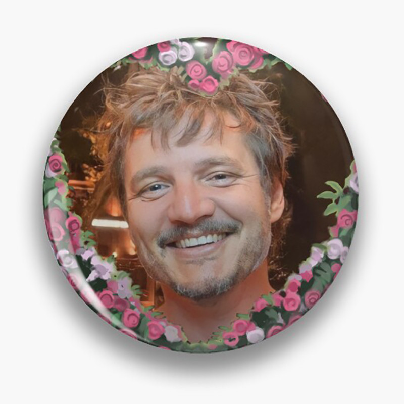ปุ่มเข็มกลัดแบบ Lapel Pin ขนาดใหญ่ นุ่ม สไตล์ Pedro Pascal 58 มม.