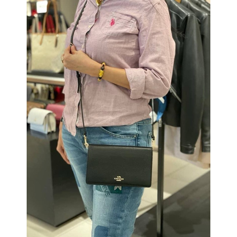 ♞พร้อมส่ง ANNA FOLDOVER CROSSBODY CLUTCH IN SIGNATURE CANVAS (COACH 3036)  ขนาด : 8" (L) x 4 3/4" (