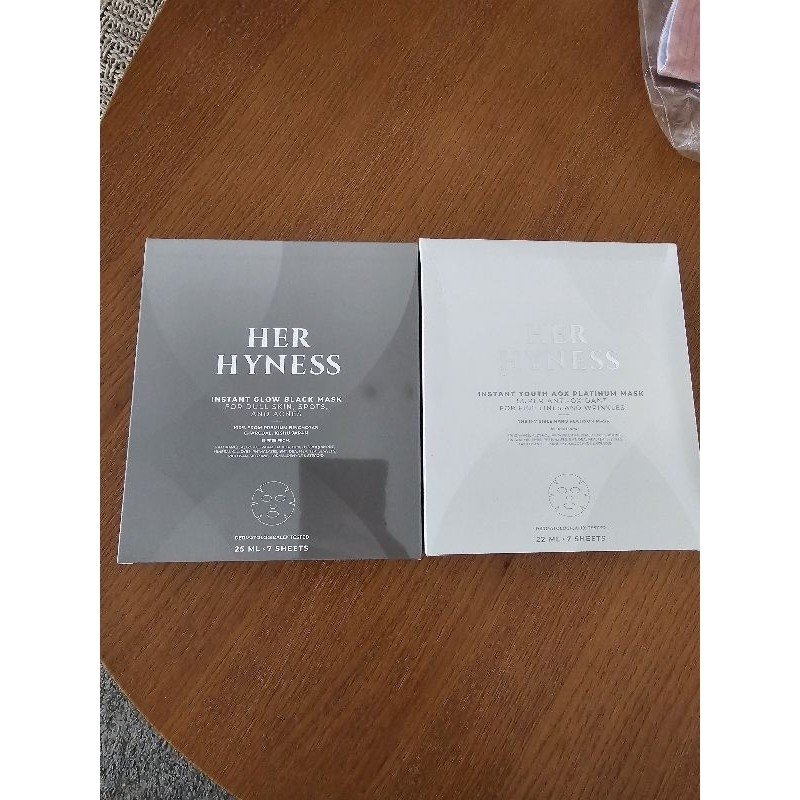 HER HYNESS INSTANT GLOW BLACK MASK (7 SHEETS) + INSTANT YOUTH AOX PLATINUM MASK (7 SHEETS)