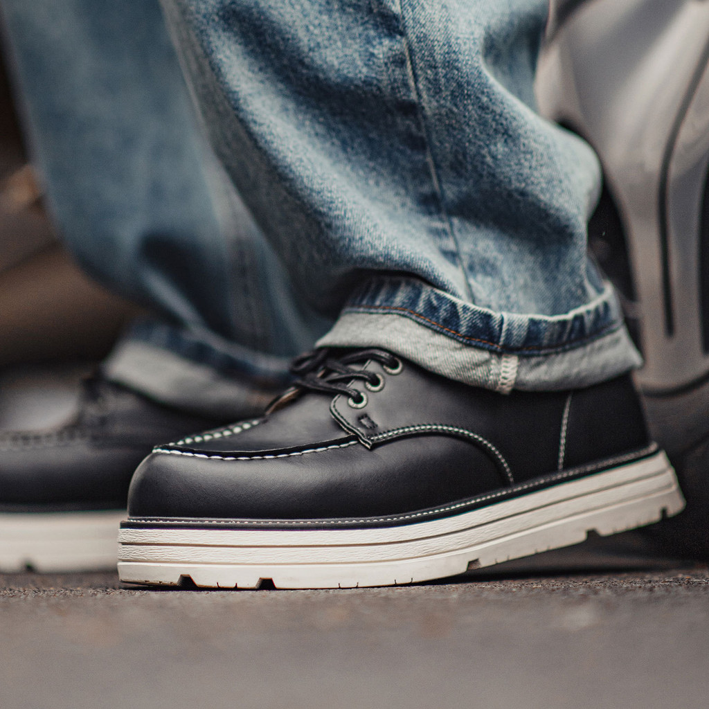 Maden ฤดูใบไม้ร่วงสไตล์ใหม่ Moccasin American Retro Overalls ผู้ชายหนานุ่มบางสีดํารองเท้าหนังลําลอง