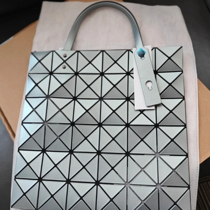 ♞,♘,,【แถมลิปสติก】BAO BAO 6x6 Lucent Basic Color Bao Bao Issey Miyake ของใหม่ แท้100% kdie XXFF