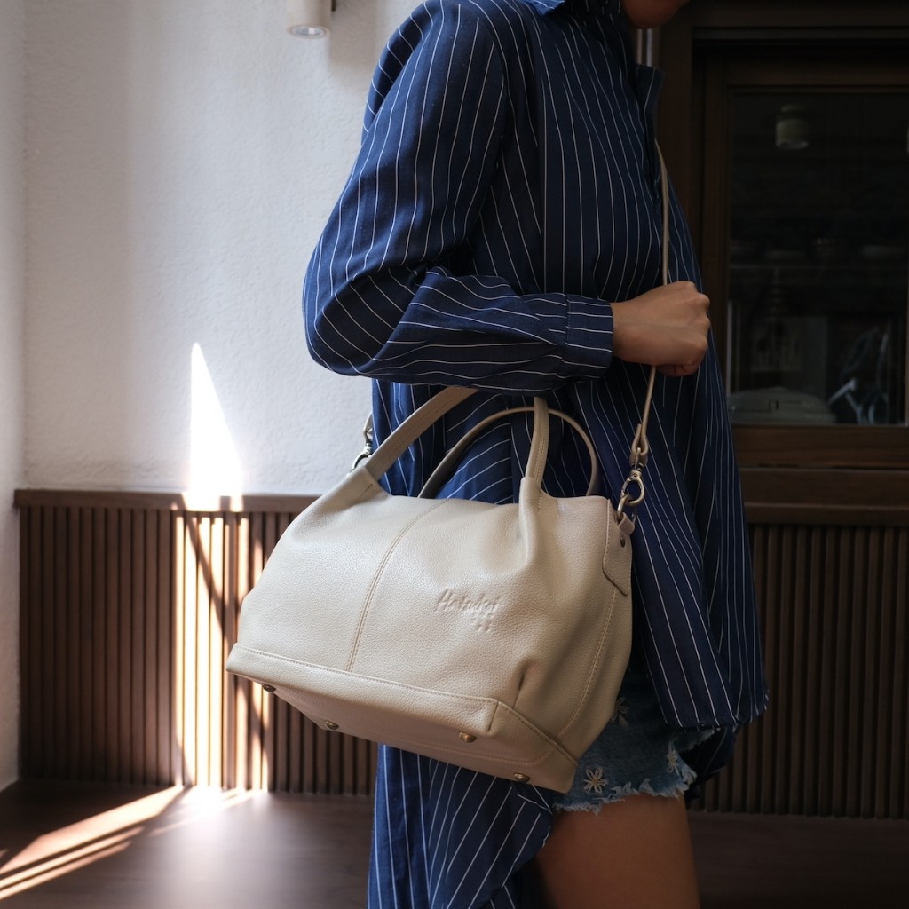 ♞NEW IN!! สีใหม่มาพร้อมส่ง!! กระเป๋าทรงตะกร้า เบา จุ หนังวัวแท้รุ่น Hamper {Hatsukoi Leather Bag) r