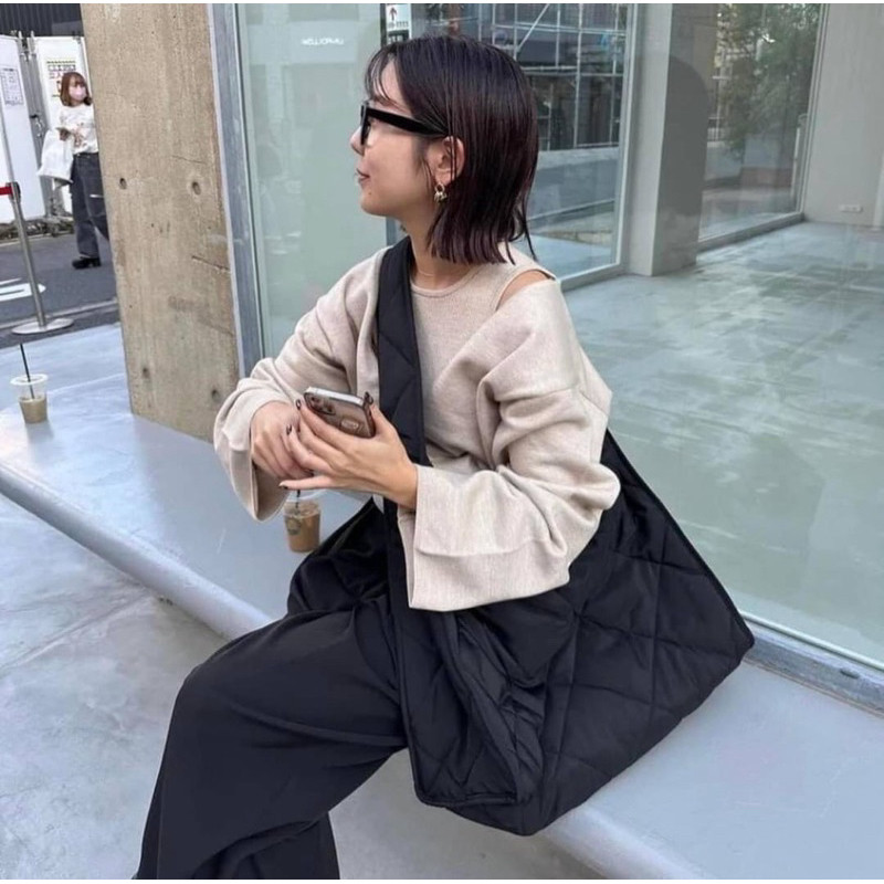 ของแท้ COS diamond quilted Oversized Black พร้อมส่ง