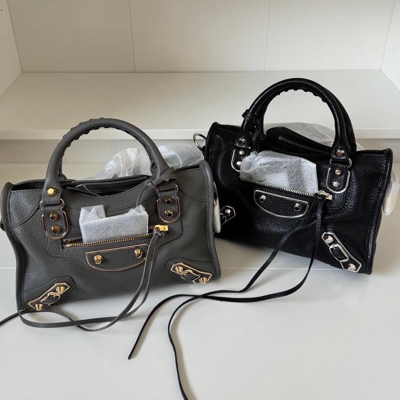 ️พร้อมส่ง️  New balenciaga mini city edge grey size : กว้าง 24 x สูง 16 x หนา 9cm  อุปกรณ์ : ถุงผ้า