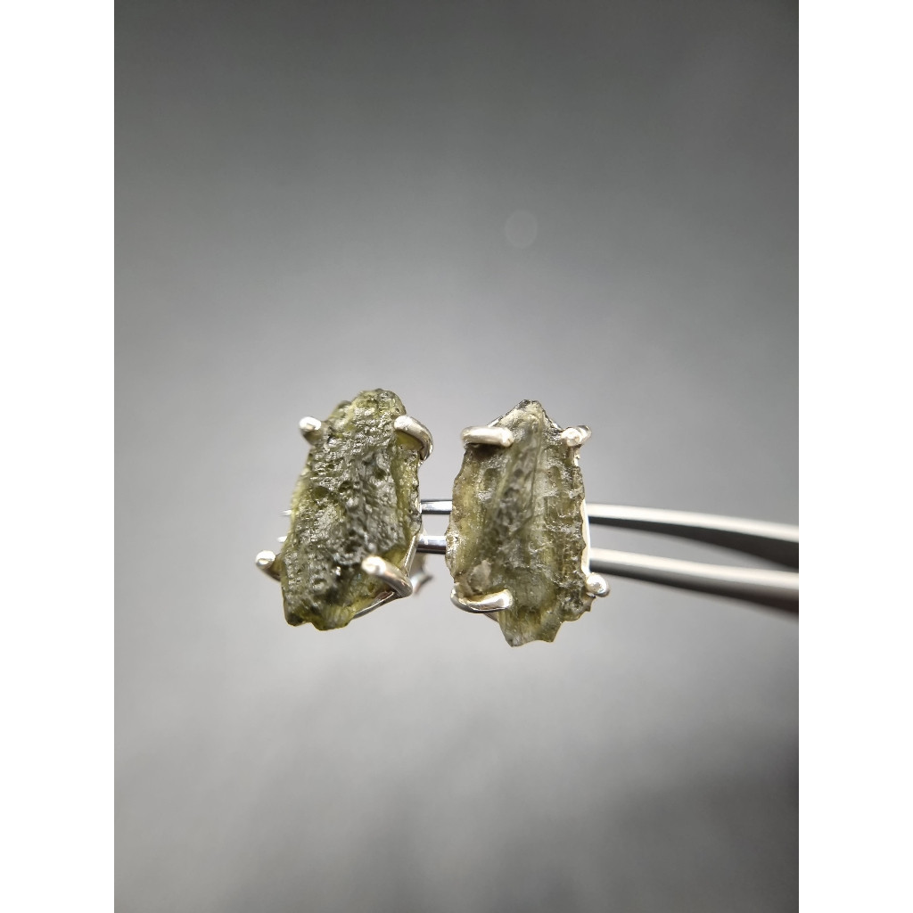 ต่างหู Moldavite เงินแท้
Silver AG 925/1000
Czech republic