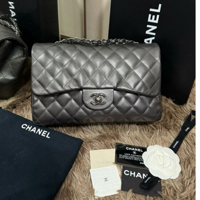 Chanel Classic Holo 13  แท้% มือ2 Jumbo Dark Gray Single Flap   Holo 13 คลาสสิคสีเทาเมทัลลิค แท้%มื