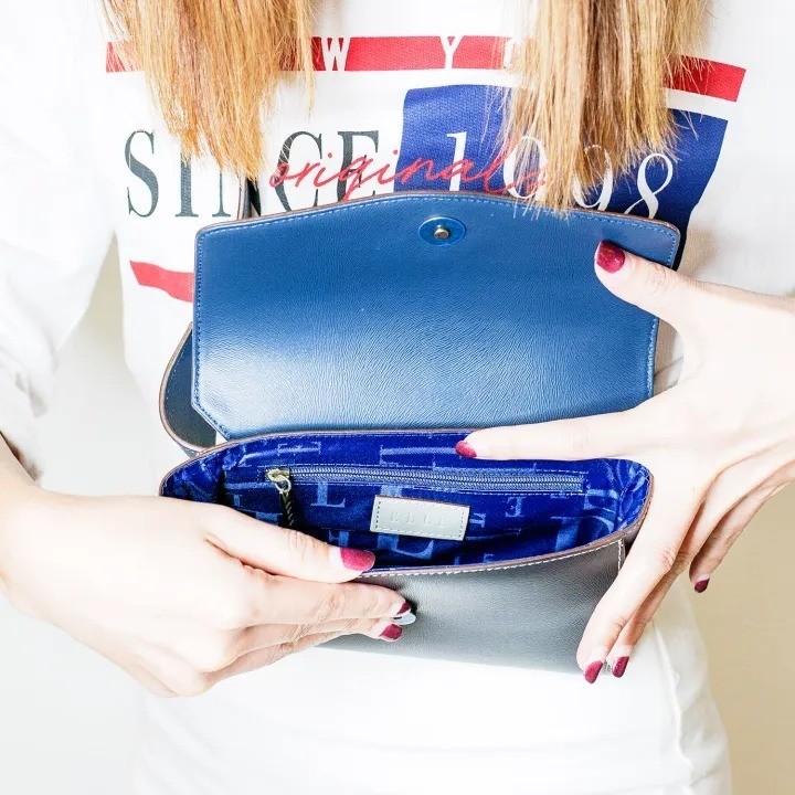 ELLE BAG | กระเป๋าผู้หญิง แบบคาดอกคาดเอว ทำจากหนังวัวแท้ ลายขนม้า ตัดต่อหนัง 3 สีใน 1 ใบ VINTAGE ST