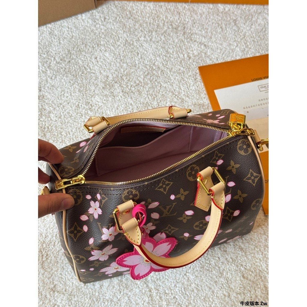 < Yuyu Ready Stock > Classic Cowhide Cherry Blossom Pillow Bag กระเป๋าถือหรูหรากระเป๋าถือที่ใช้งานได้จริงกระเป๋าสะพายขนาด 25 * 20 ซม.