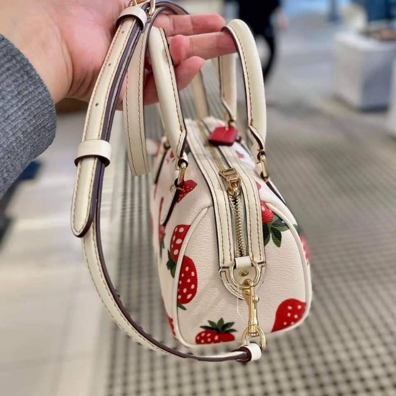 ♞,♘กระเป๋าสะพายน่ารักNEW Coach    Mini Rowan Crossbody With Wild Strawberry Print pom