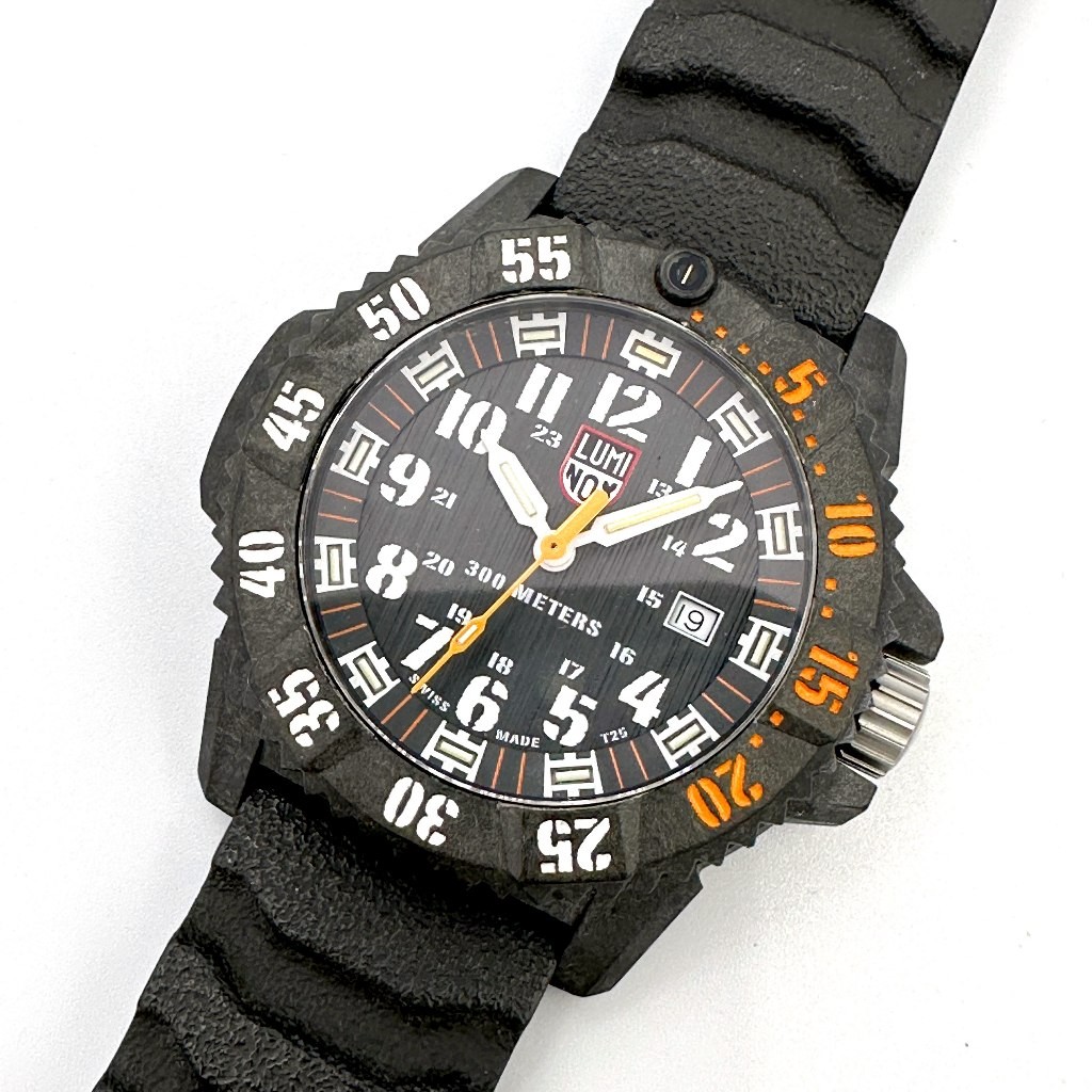 นาฬิกามือสอง LUMINOX Master Carbon Seal 3800 Series Quartz Date ขนาดตัวเรือน 46 mm. (Pre-owned)