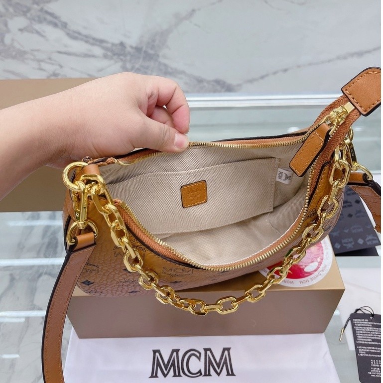 ♞,♘กระเป๋า MCM แท้ 2022 HOBO underarm bag half moon bag crossbody bag โซ่ djd