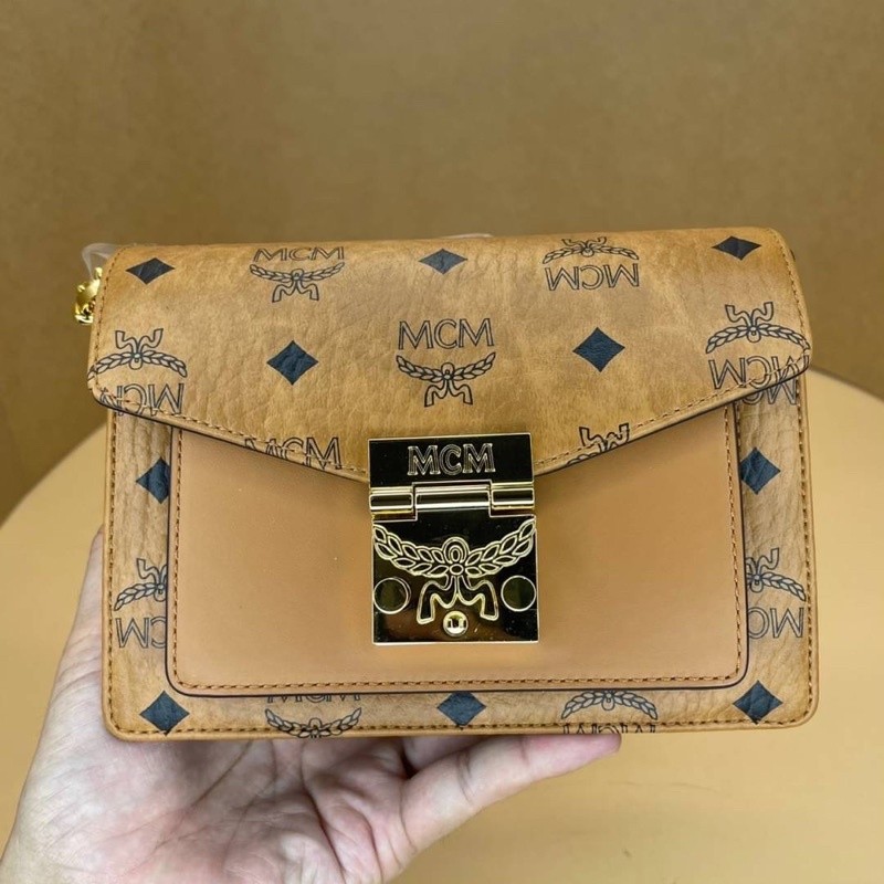 ♞,♘ผ่อน0%~แท้100% กระเป๋าสะพาย MCM การ์ด/ถุงผ้า MCM MINI PATRICIA CROSSBODY urif