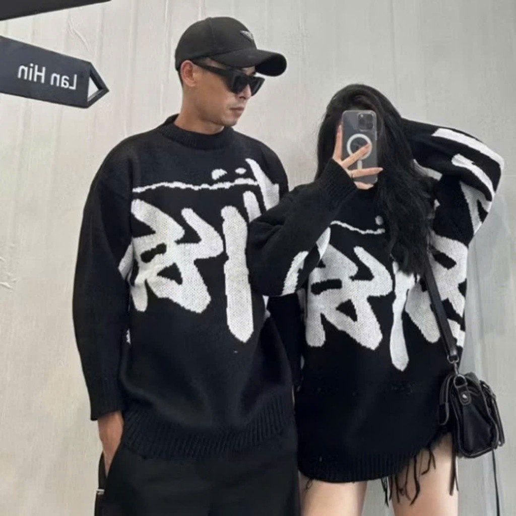 ♞STUSSY เสื้อกันหนาว ดื้อรั้น สําหรับผู้ชายและผู้หญิงที่มีพิมพ์ตัวอักษรที่สวยงามสุด ๆ - เสื้อกันหนา