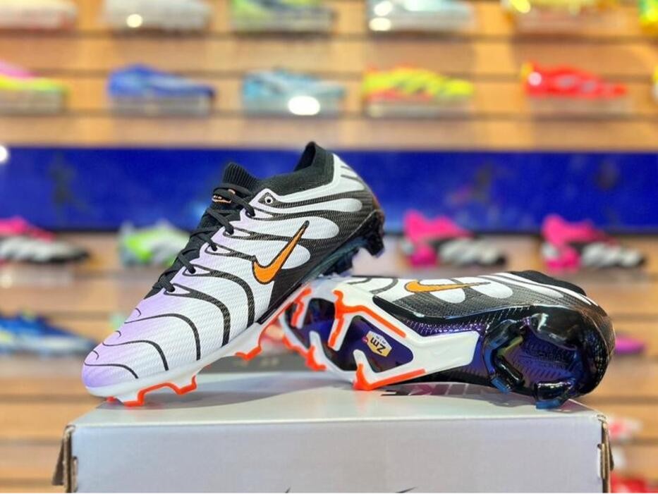 รองเท้าฟุตบอล MERCURIAL VAPOR 15