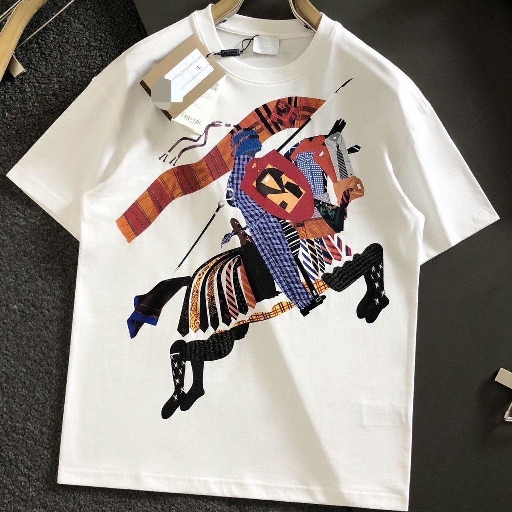 Burberry Summer Internet Celebrity New Color War Horse Print เสื้อยืดแขนสั้นผู้ชายและผู้หญิง Social Spirit Student Bo