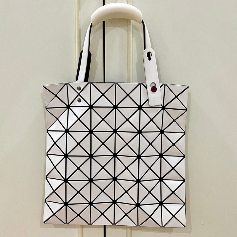 ♞,♘,♙กระเป๋า BAO BAO ISSEY MIYAKE 6x6 มือสอง แท้ % ออกช้อปญี่ปุ่น eyru