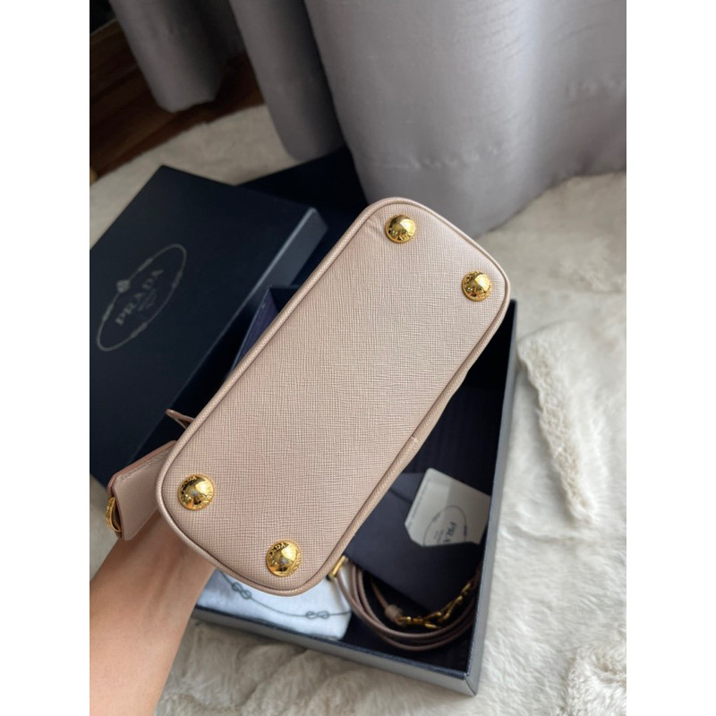 Used prada Alma mini ปี14 (สีเบจ Cammeo)