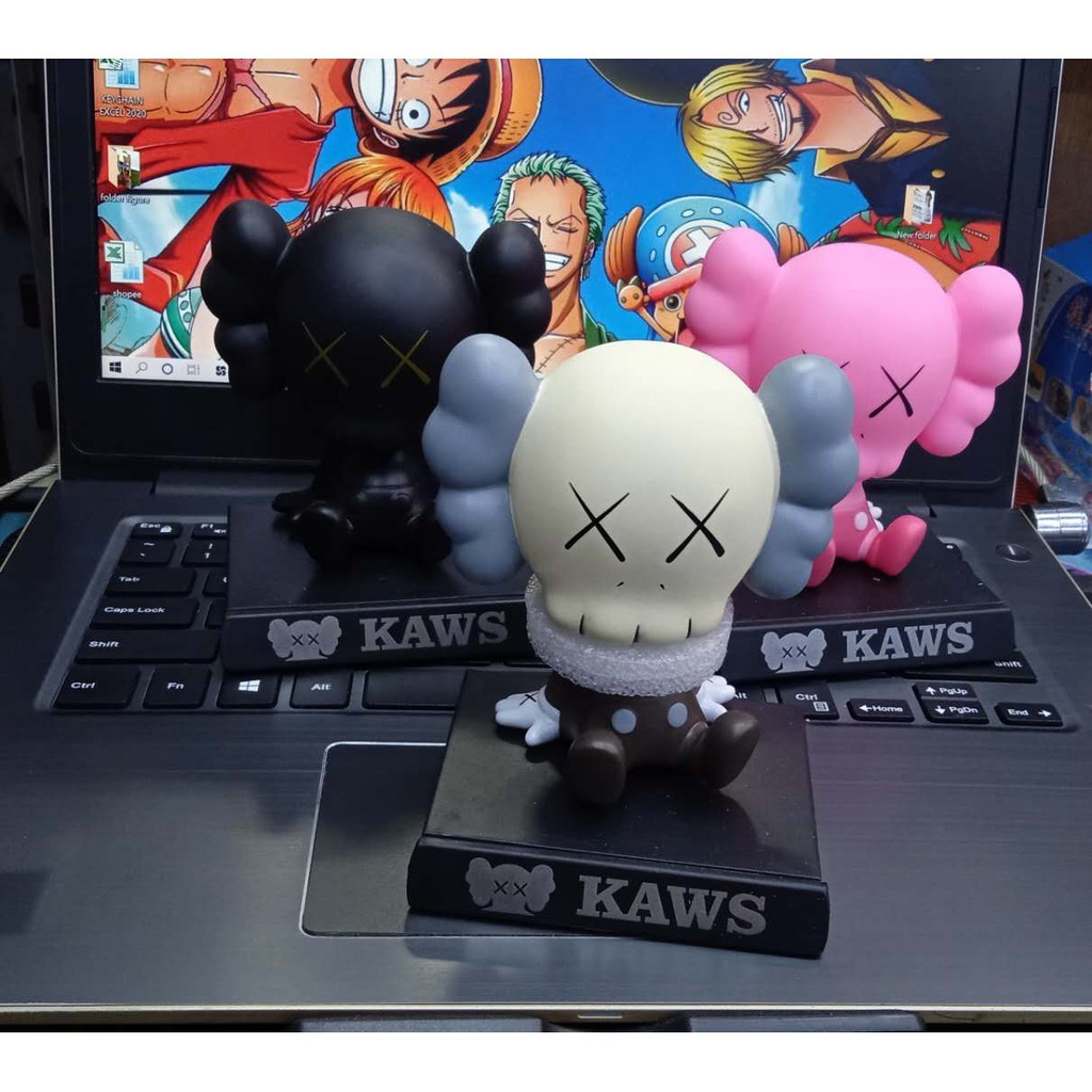 ในสต็อก FIGURE BOBBLEHEAD KAWS