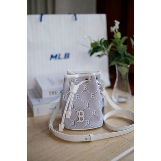 ♞,♘กระเป๋า สะพายNEW MLB MONOGRAM Mini Bucket Bag NEW YORK YANKEES ทรงจีบ ใบเล็กน่ารัก frty